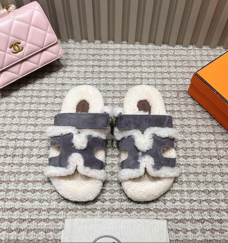 H**mes slippers